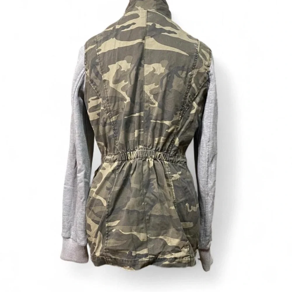 Charlotte Russe Camouflage Utility Jacket with Gray Sleeves - Picture 6 of 7